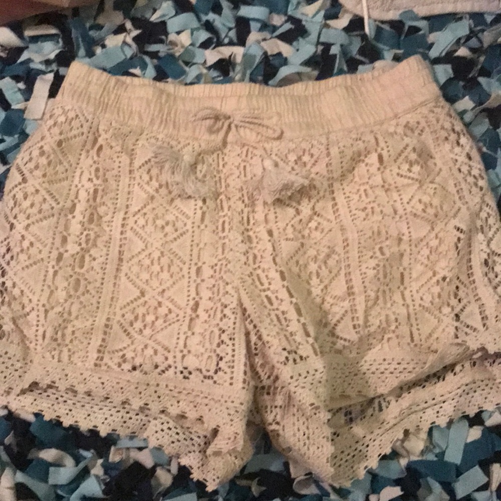Kids beige/peachy lace shorts